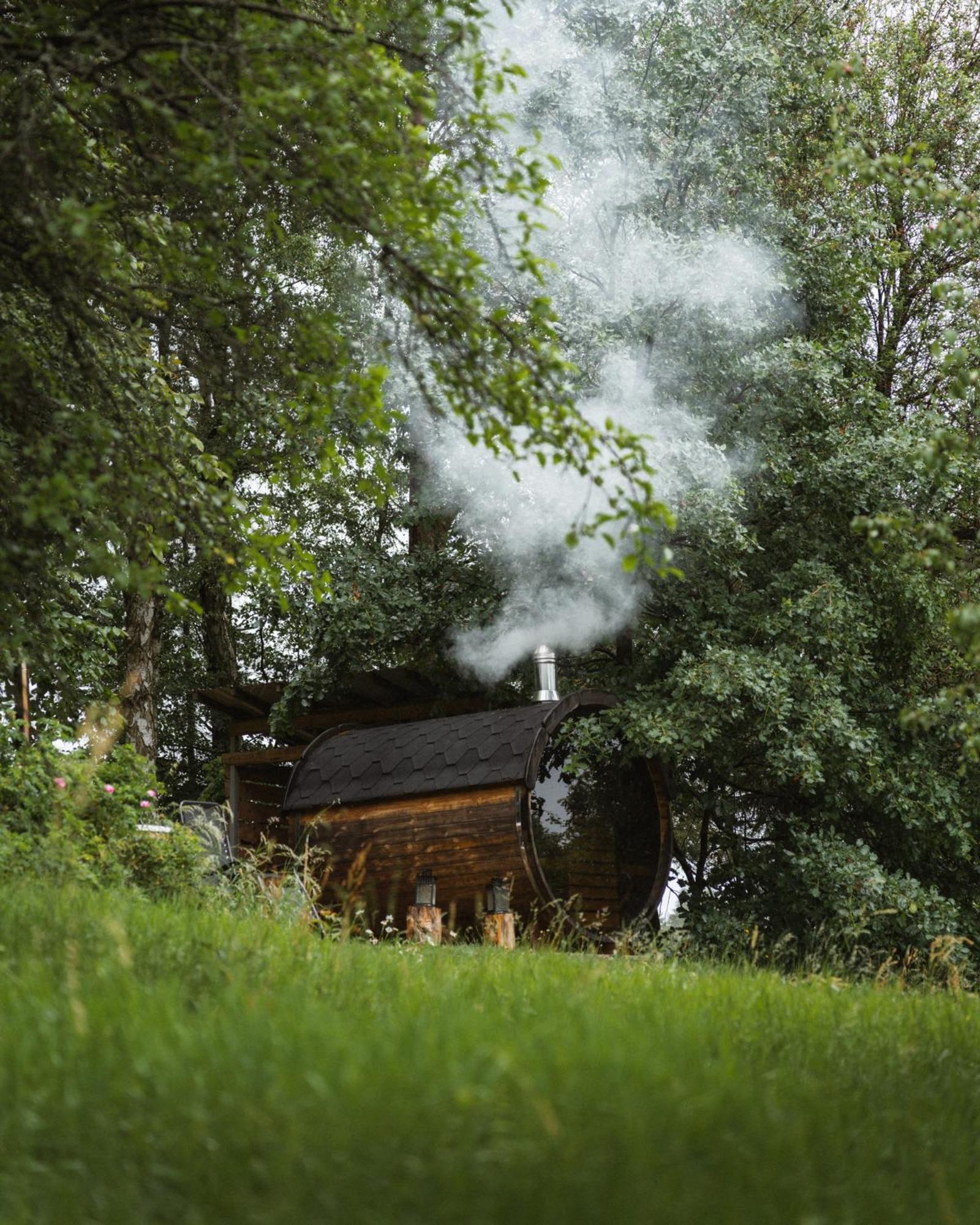 Будинок відпочинку Enjoy Cozy Tree House Hills Forest Gardens Beautiful Views Sauna Hotbath